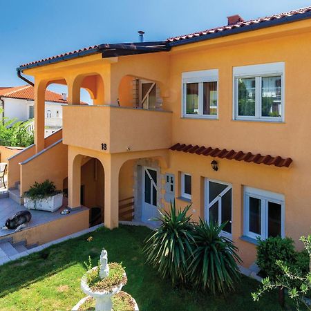 Beautiful Apartment In Crikvenica With Kitchen Eksteriør billede