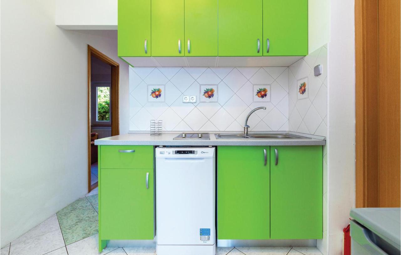 Beautiful Apartment In Crikvenica With Kitchen Eksteriør billede