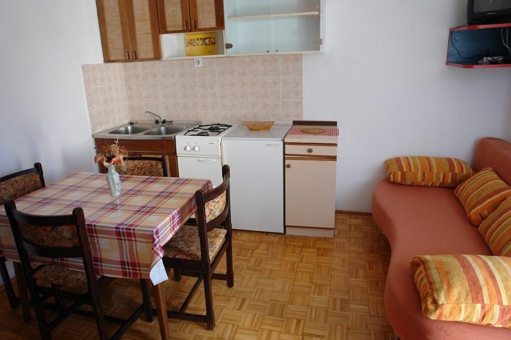 Beautiful Apartment In Crikvenica With Kitchen Værelse billede