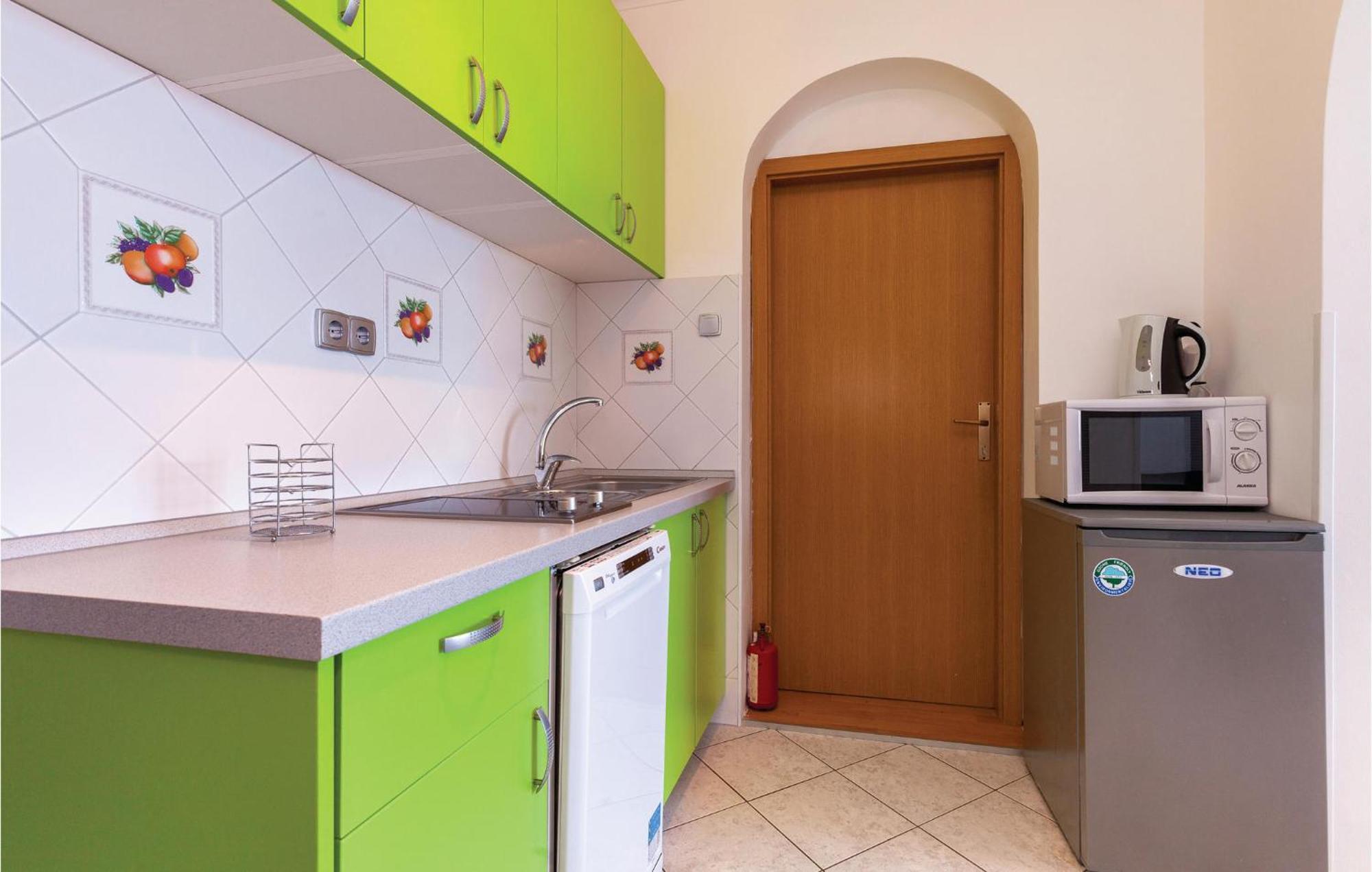 Beautiful Apartment In Crikvenica With Kitchen Eksteriør billede