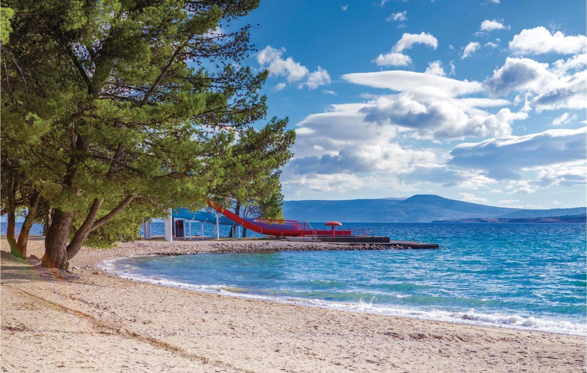 Beautiful Apartment In Crikvenica With Kitchen Eksteriør billede