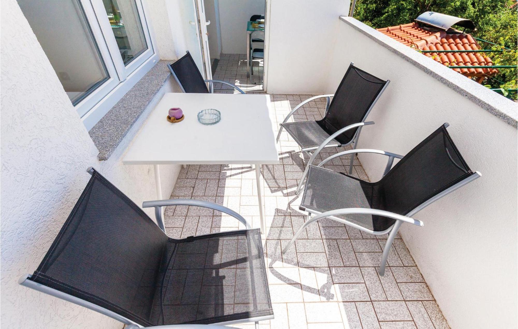 Beautiful Apartment In Crikvenica With Kitchen Eksteriør billede