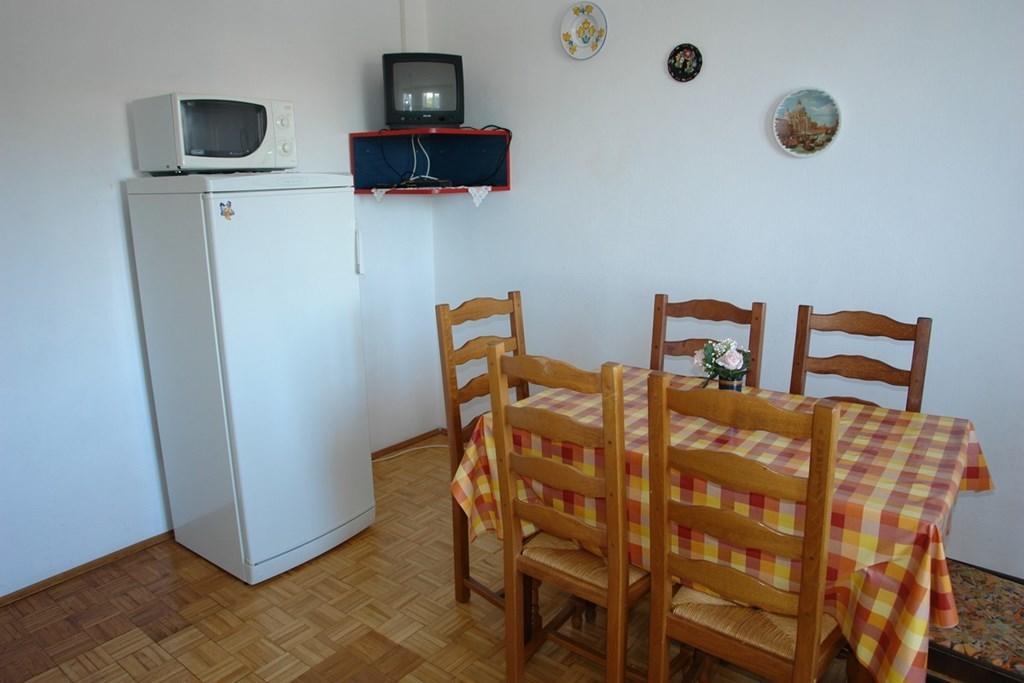 Beautiful Apartment In Crikvenica With Kitchen Værelse billede